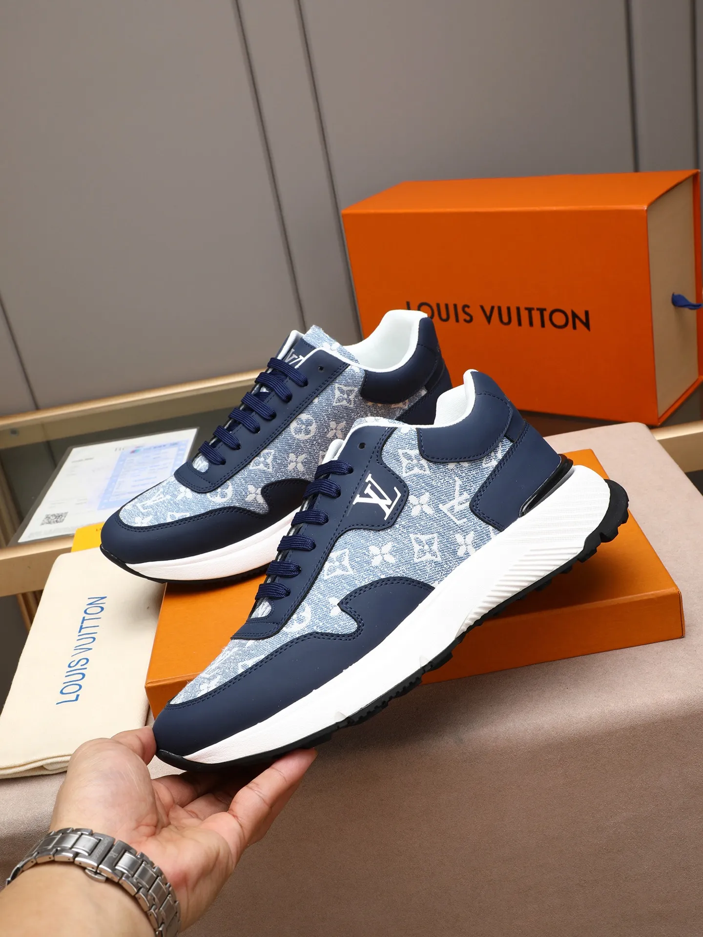 Men's shoes 💰460 Brand: LOUIS VUITTON Louis Vuitton LV Size: 38 39 40 41 42 43 44 (45 customized) Fabric: original cowhide cowhide 🔸Inside of: mesh 🔺Sole: counter foam outsole